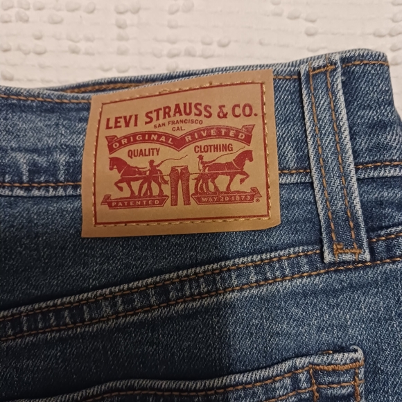 Levi's Wedgie Straight Jean NWT - Picture 2 of 8